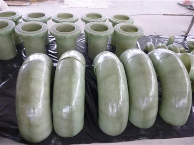 Каковы преимущества использования стеклопластиковых отводов в трубопроводах низкого давления?